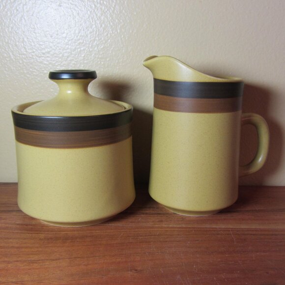 arrow stone sugar bowl w lid 13 oz & creamer 12 oz vintage 695 zuni maize (W4819 - Picture 1 of 12